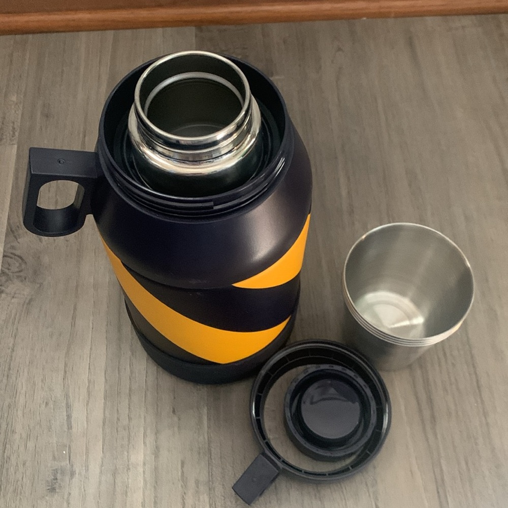 Rowing Blazers 64 Oz Insulated Growler with 4 Cups. - Picture 6 of 10